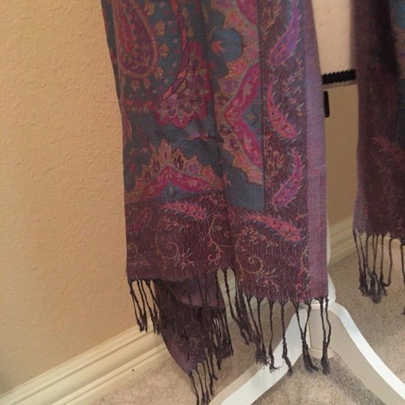 Pretty Vintage Fringed scarf 100% Acrylic - Picture 2 of 12